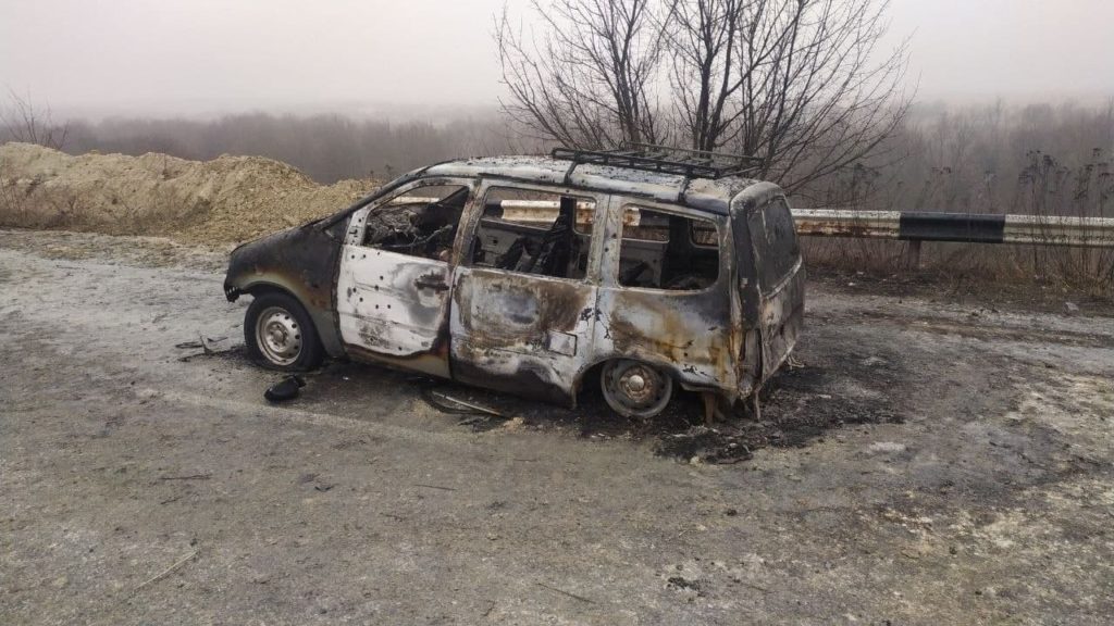 В так называемой “ДНР” взорвали автомобиль с гражданскими. Погибли 3 человека