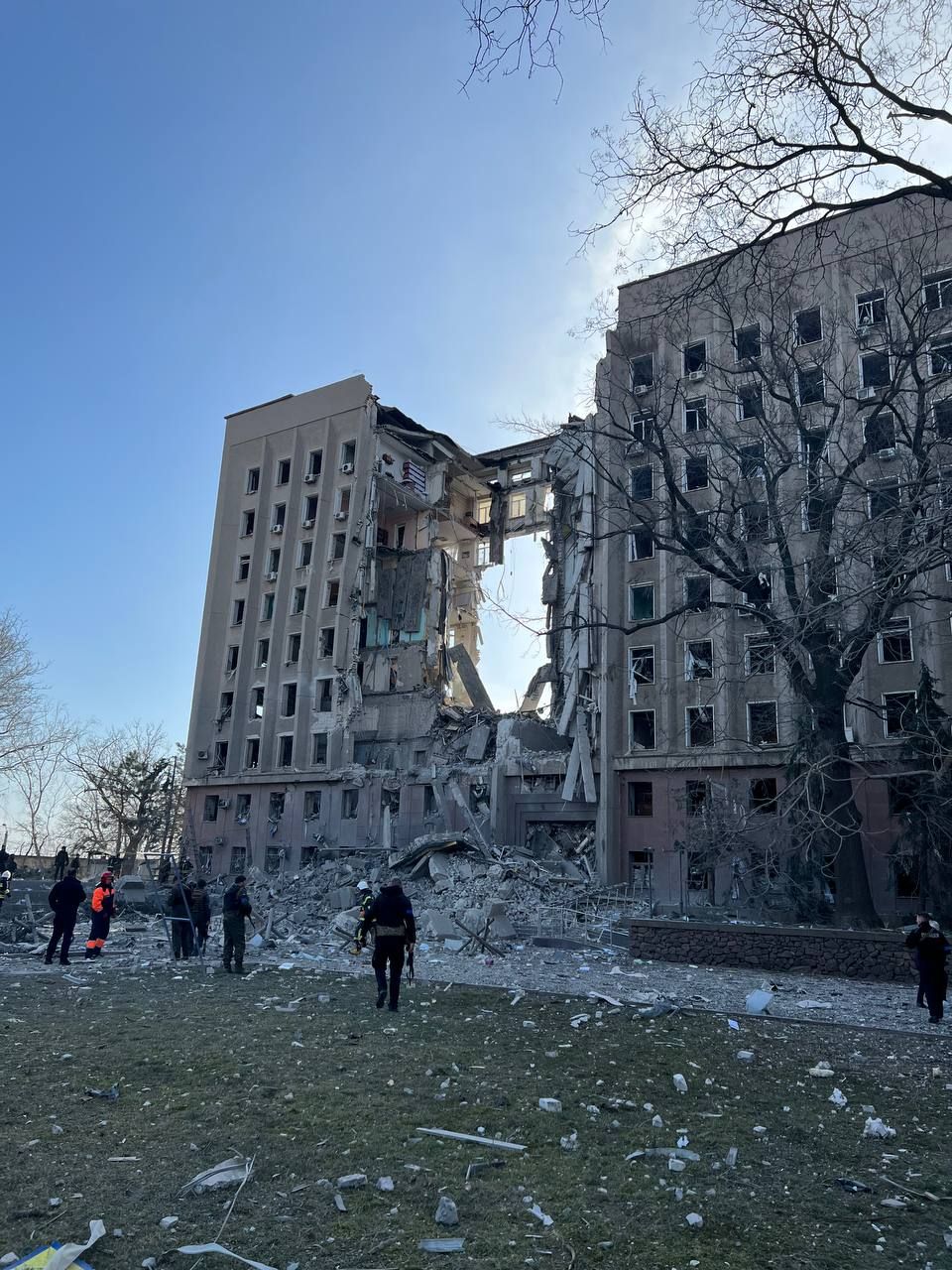 Війна в Україні, день 34-й: окупанти обстріляли будівлю Миколаївської ОДА та залишили Сєвєродонецьк без світла та води 6