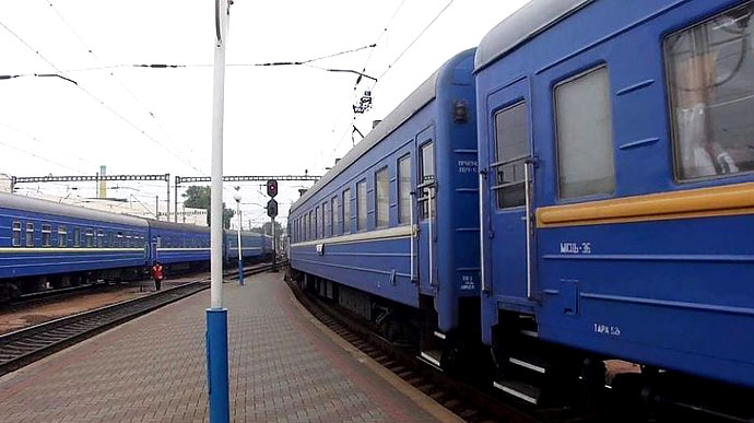 Поездов становится меньше: как эвакуироваться с востока Украины по железной дороге и на автобусах 15 апреля (расписание)