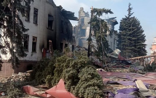 Російські війська обстріляли школу мистецтв у Маріуполі, в якій ховалися містяни 