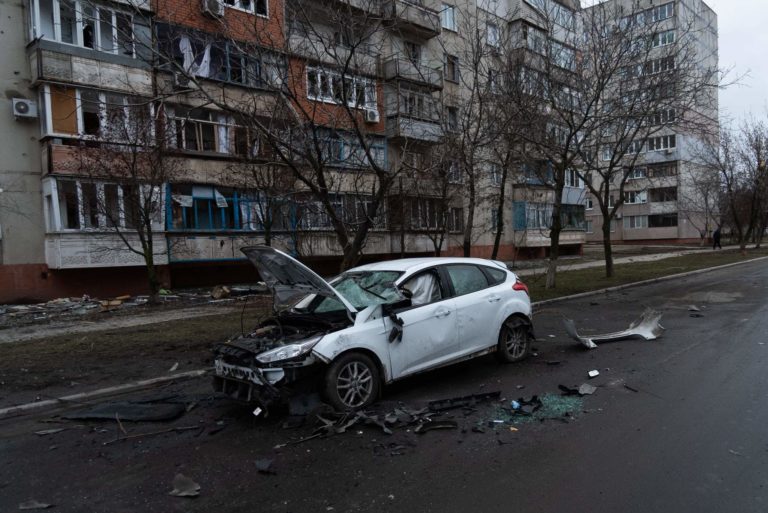 Ніч на Донеччині: окупанти гатили по Маріуполю, над Мар’їнкою та Кураховим чутно авіацію. Загинули 3 людей