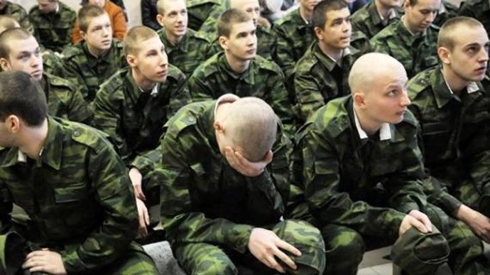 Протягом квітня-липня до російської армії планують призвати понад 134 тисячі новобранців. Вони можуть потрапити до України