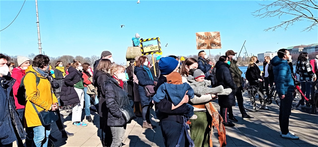 демонстрация против войны в Украине в Германии в Гамбурге