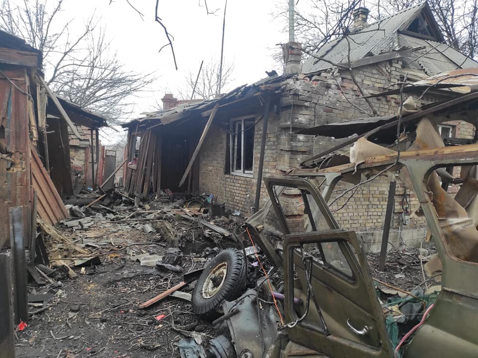 Из-за обстрелов на востоке Украины без света и еды остаются около 40 тысяч мирных людей