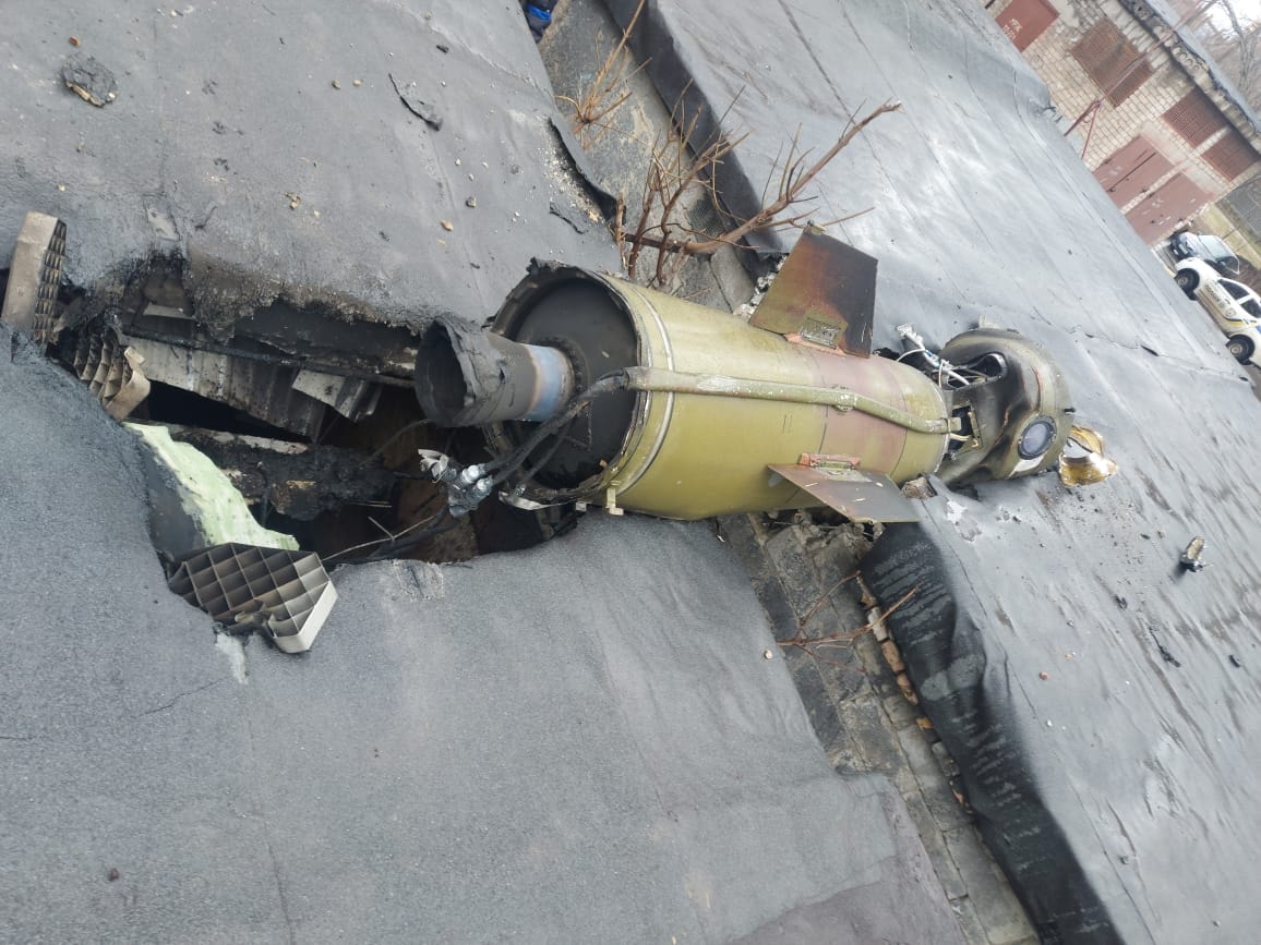 Окупанти гатять по Маріуполю з реактивної артилерії: є поранені