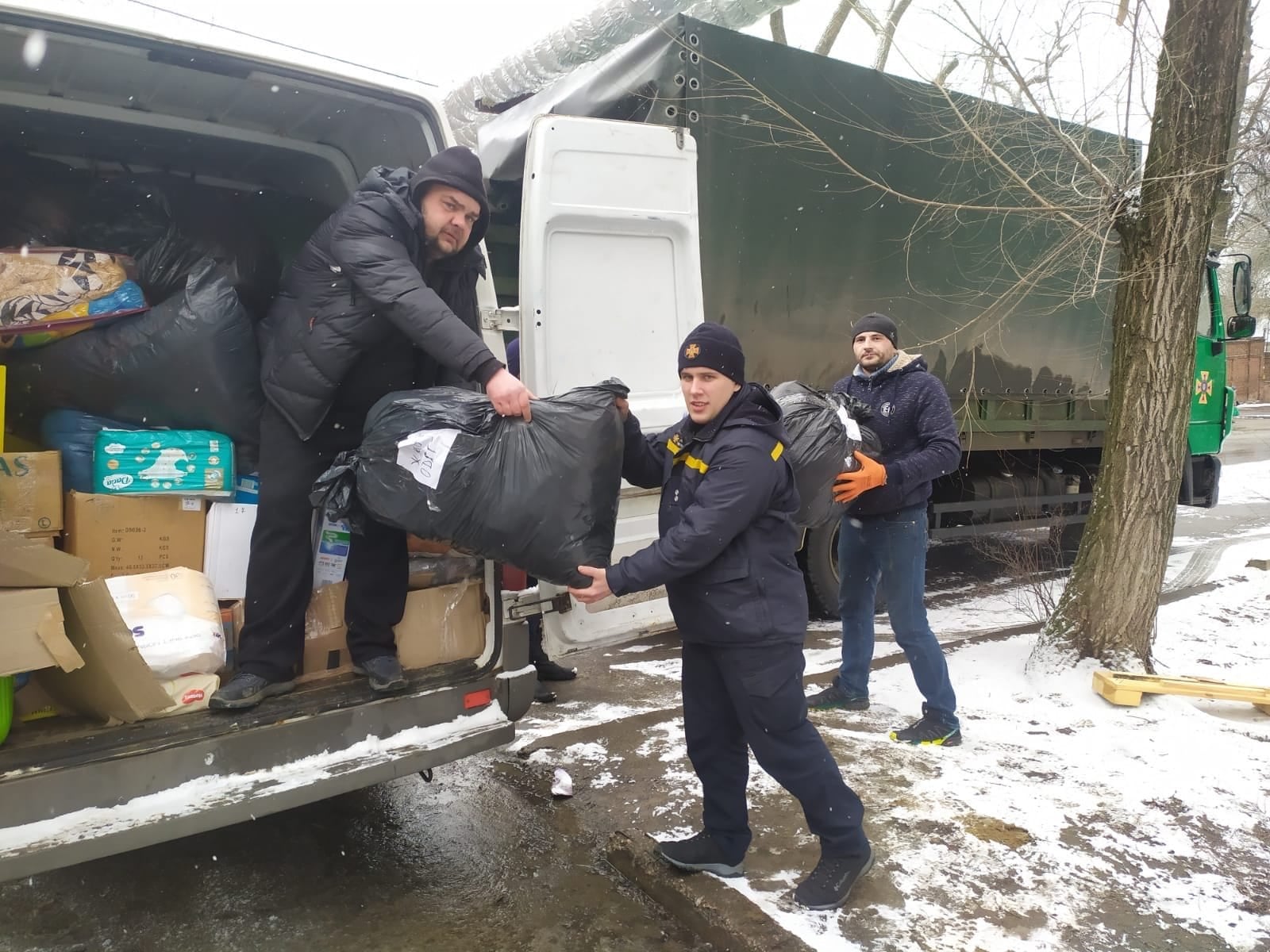 Жителям Северодонецка и Кременной привезли более 20 тонн продуктов, лекарств и других нужных вещей (ФОТО, ВИДЕО) 7