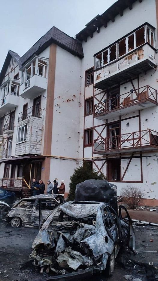 Война в Украине, день 6: оккупанты ударили по Киевской телебашне и обстреливают жилые кварталы в Мариуполе 4