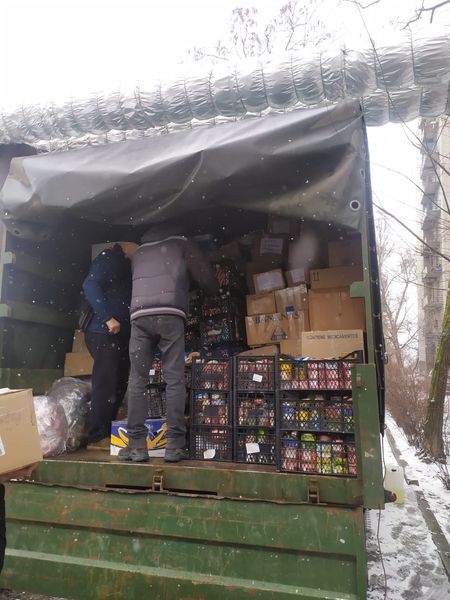 Жителям Северодонецка и Кременной привезли более 20 тонн продуктов, лекарств и других нужных вещей (ФОТО, ВИДЕО) 3