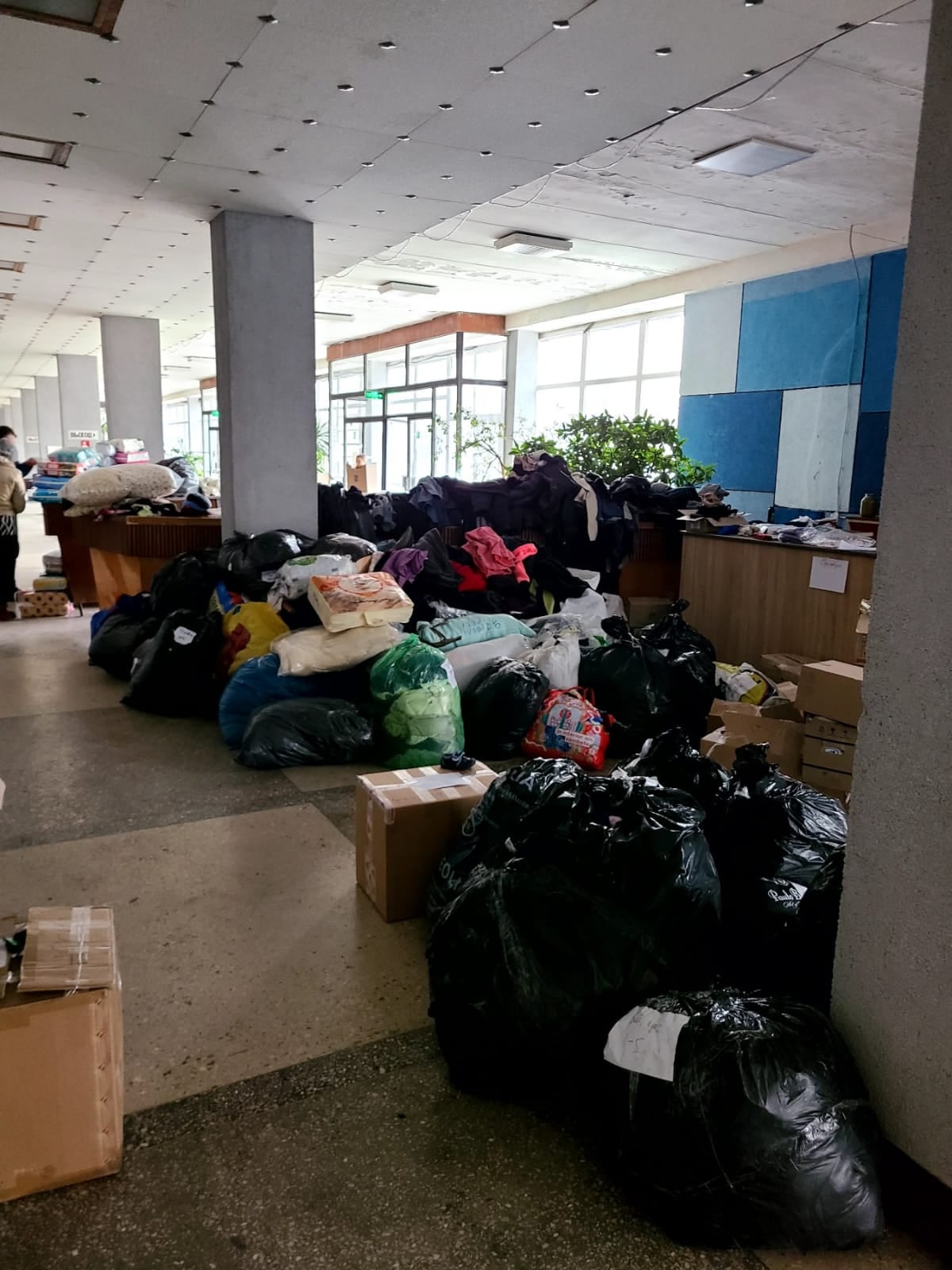 Жителям Северодонецка и Кременной привезли более 20 тонн продуктов, лекарств и других нужных вещей (ФОТО, ВИДЕО) 6