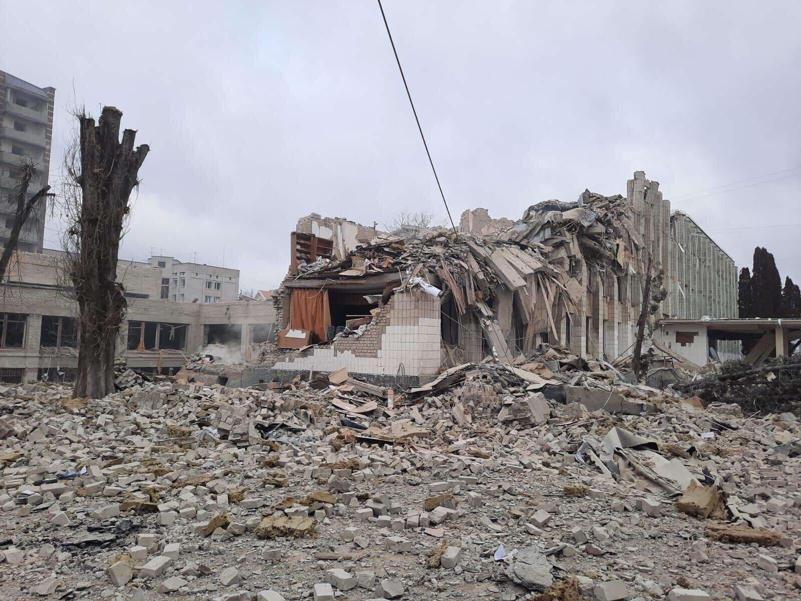 Зруйнована будівля школи в Житомирі