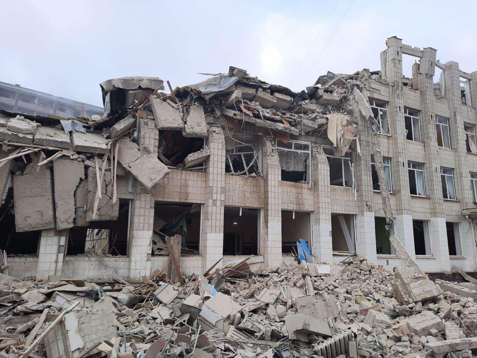 Зруйнована будівля школи в Житомирі