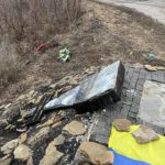 Російські військові зруйнували пам’ятний знак Сліпаку на Донеччині (фото)