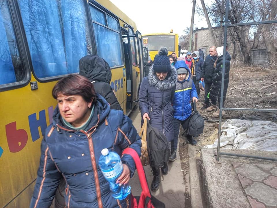 Из Угледара удалось эвакуировать 162 человека, среди которых 48 детей 3