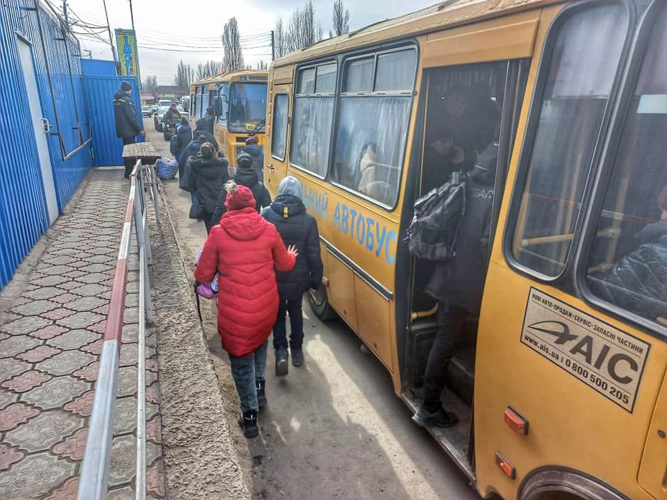 Война в Украине, день 18-й: гуманитарная колонна до Мариуполя не доехала, эвакуационные поезда с Донетчины отменили 2