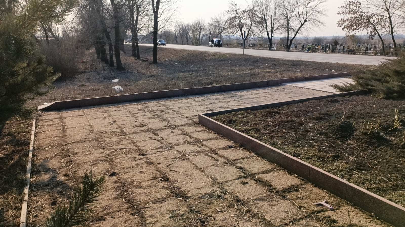 В Мирнограде украли тротуарную плитку у стелы на въезде в город 1