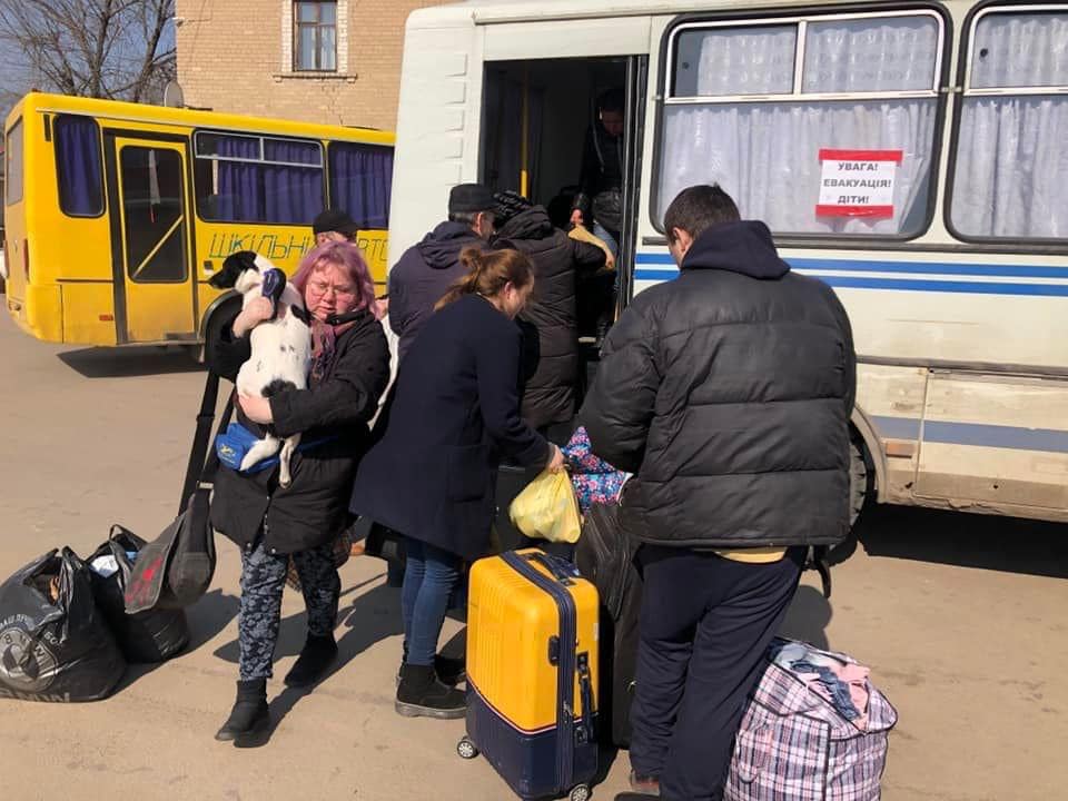 Евакуація на Луганщині: з-під обстрілів вдалося вивезти людей з Попасної та інтернату в селищі Нижнє