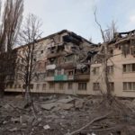 Є загиблий: військові РФ зруйнували багатоповерхівку та дитсадок у Лисичанську,— очільник області