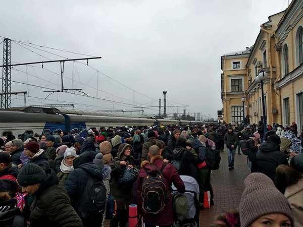 Війна в Україні, день 7-й: росіяни цілять у вокзали, школи та університети 2