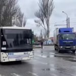 Маріупольців, які дісталися Бердянська, відвозитимуть автобусами на підконтрольну територію (ВІДЕО)