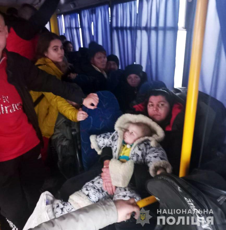 Ще близько 100 людей вдалося евакуювати з Волновахи, де не вщухають обстріли з артилерії (імена) 5