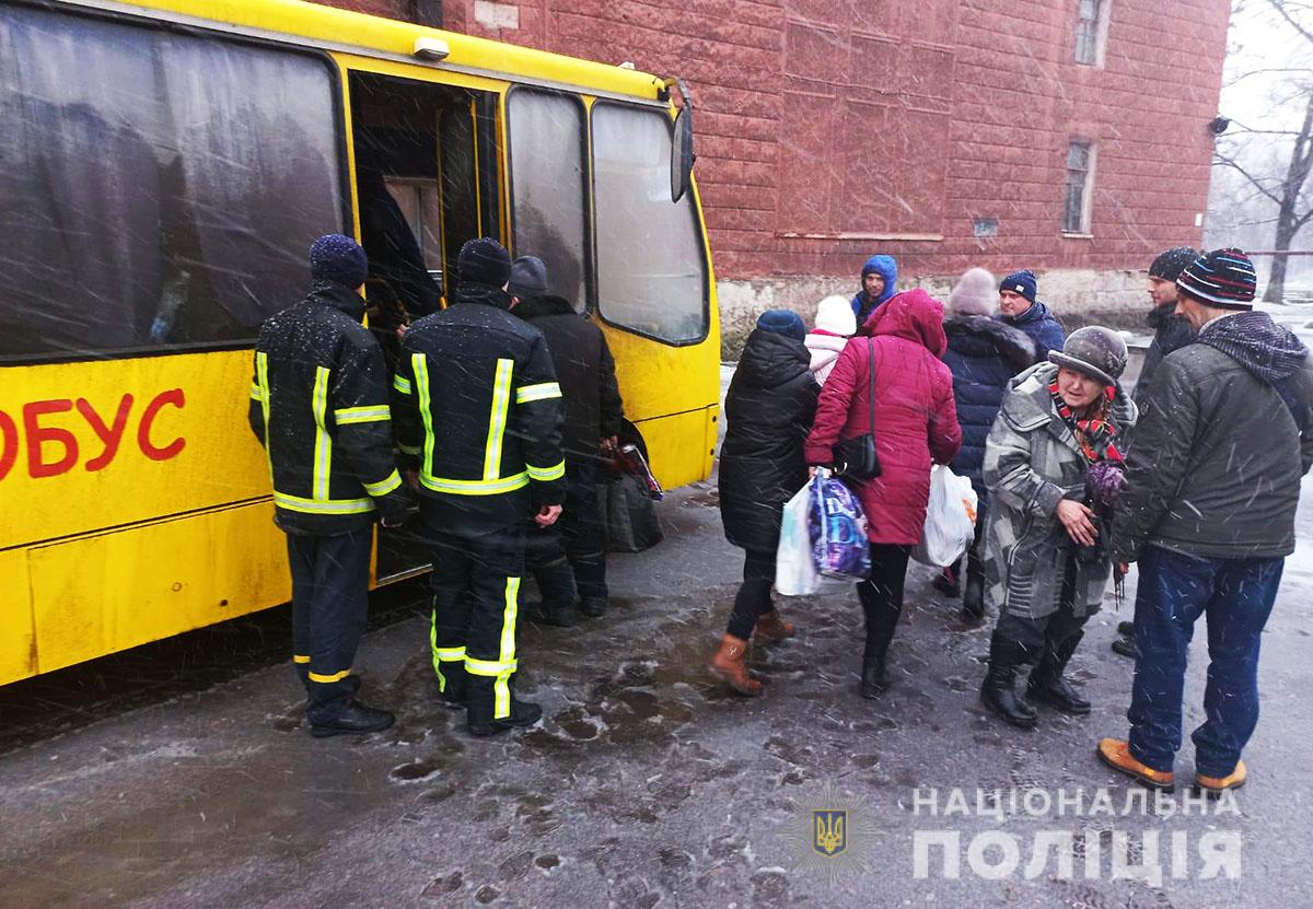 Ще близько 100 людей вдалося евакуювати з Волновахи, де не вщухають обстріли з артилерії (імена) 1
