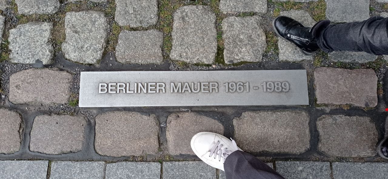 місце розташування Берлінської стіни у Берліні