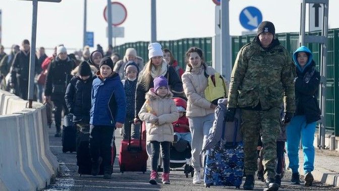2 млн ㅡ не предел. Польша будет принимать украинских беженцев столько, сколько потребуется, — Петр Глиньский