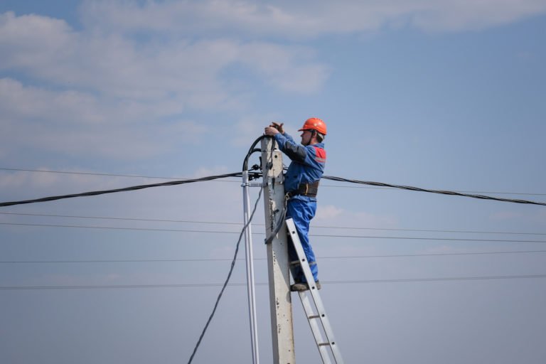 У домівки понад 4 500 абонентів з Луганщини вдалося повернути світло, — очільник Луганської ОВА