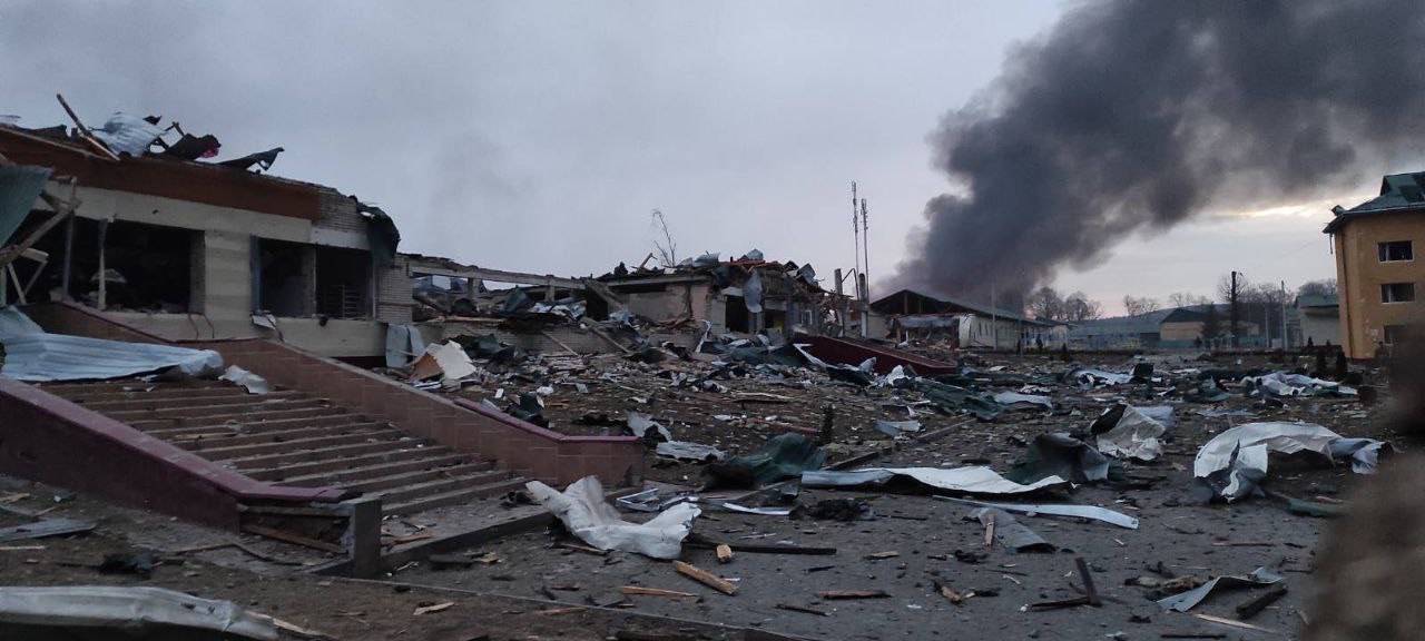 Война в Украине, день 18-й: гуманитарная колонна до Мариуполя не доехала, эвакуационные поезда с Донетчины отменили 21