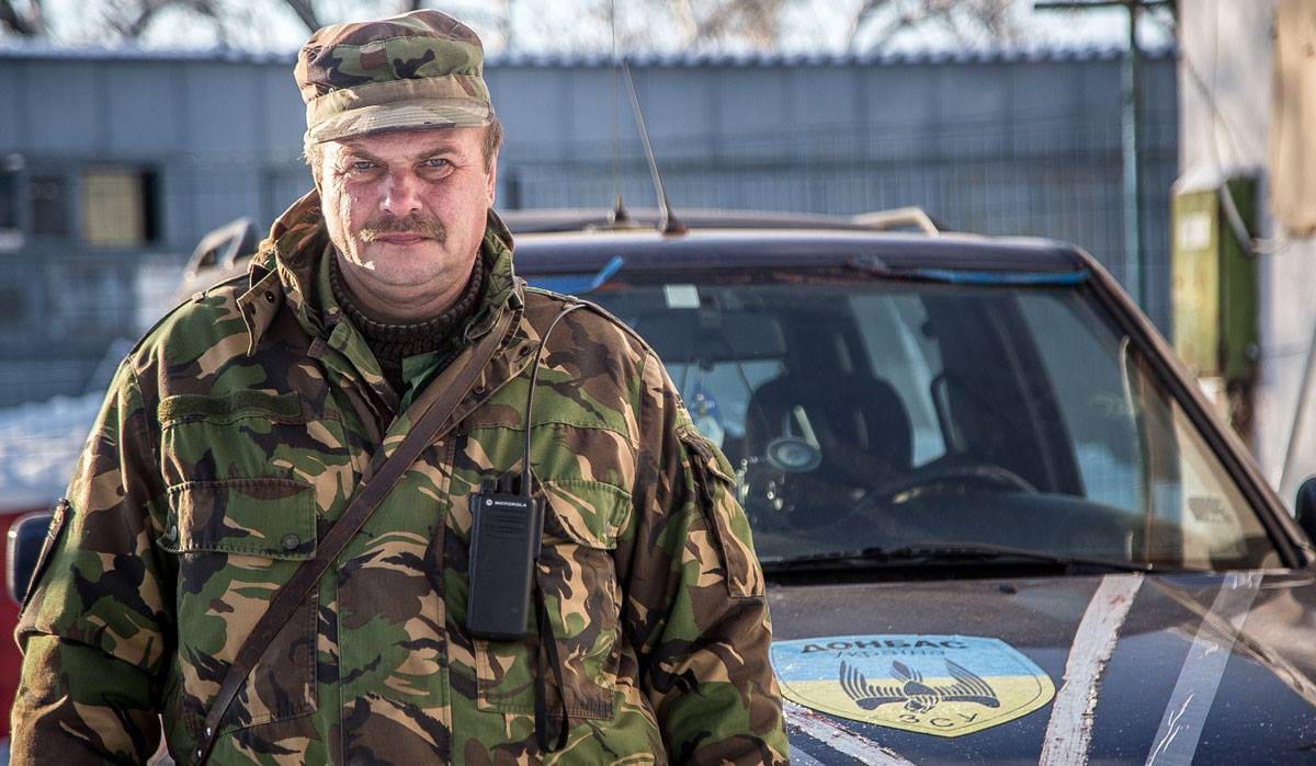 Тарас Игорь Морковин возле машины батальона Донбасс