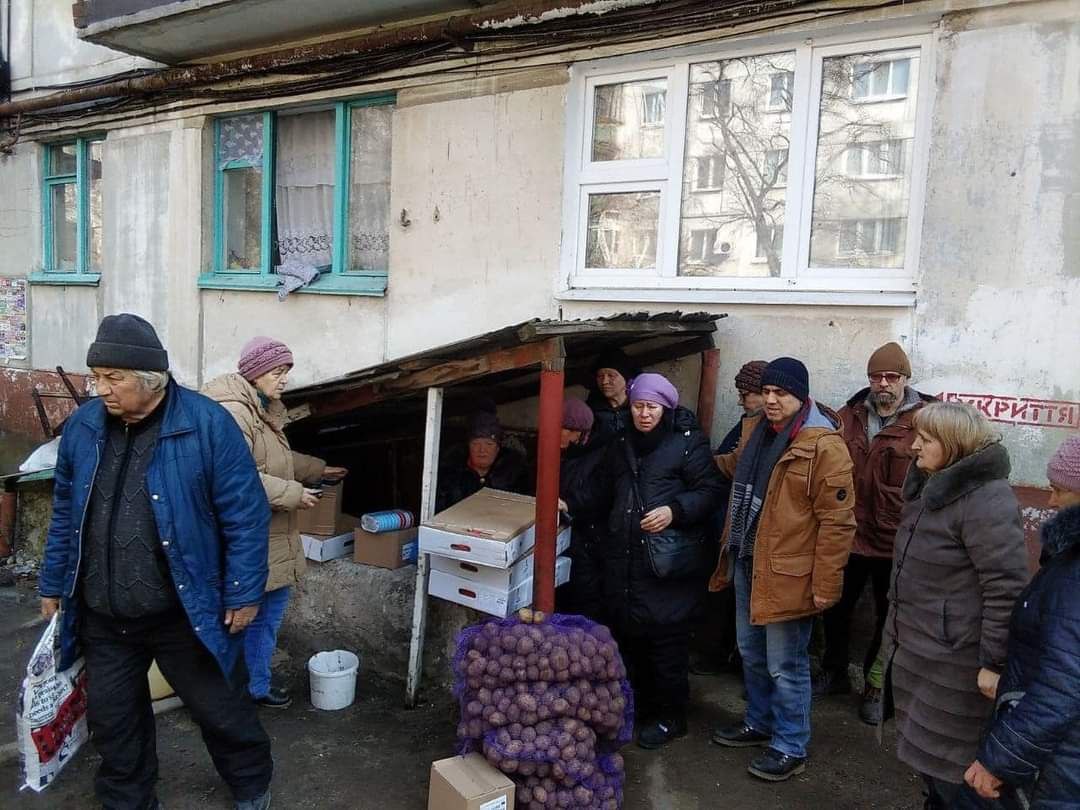 люди в убежищах в Луганской области