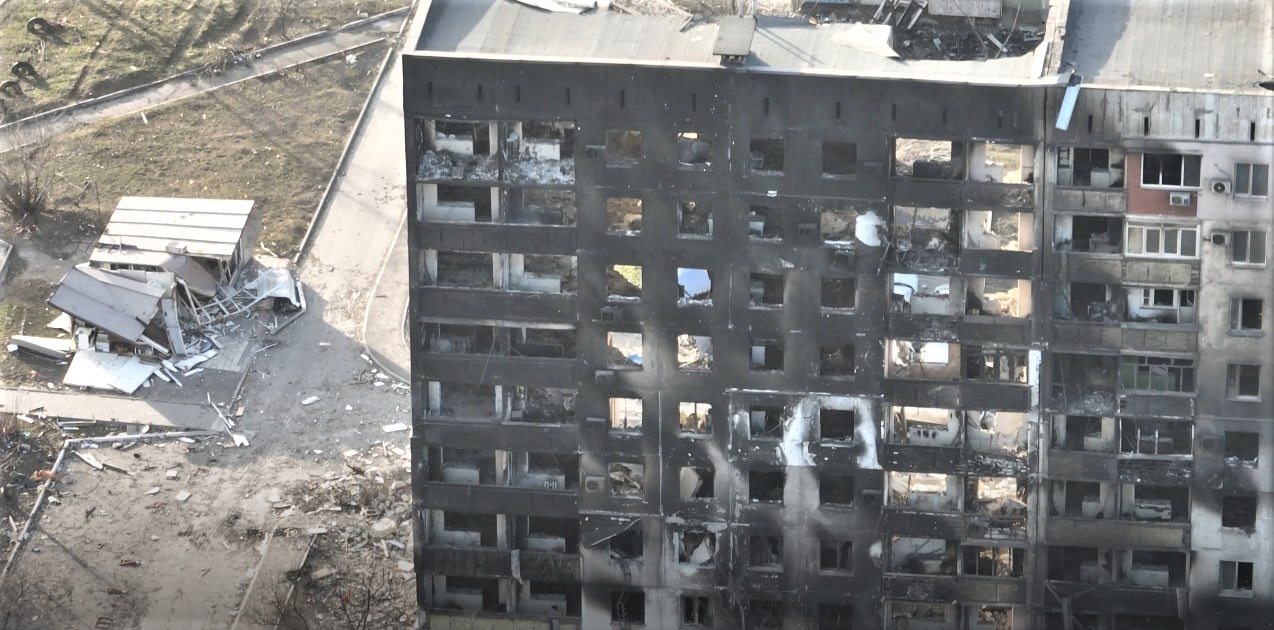 разбомбленные дома в Мариуполе