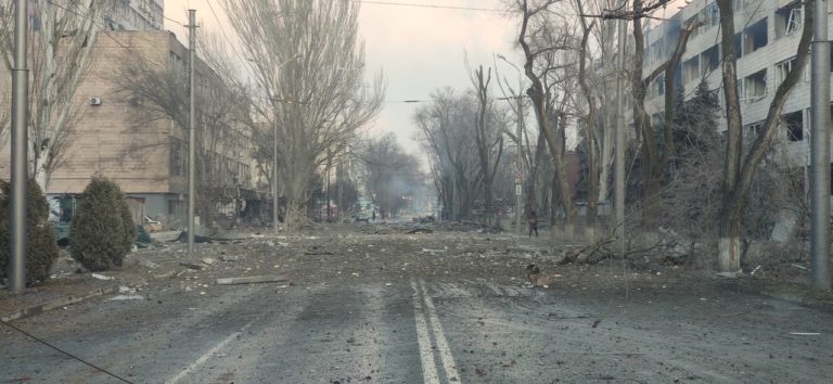 У Маріуполі російські окупанти взяли у заручники лікарів і пацієнтів лікарні та ще кількасот мешканців,  —  ДонОДА