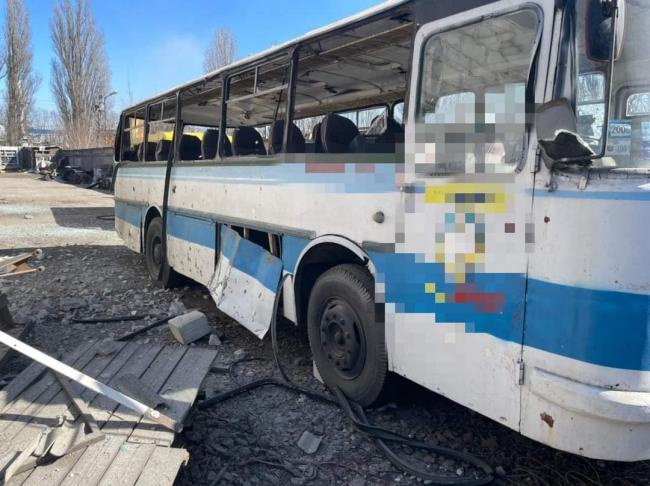 В Лисичанске оккупанты обстреляли пустой эвакуационный автобус, водитель ранен, — Сергей Гайдай