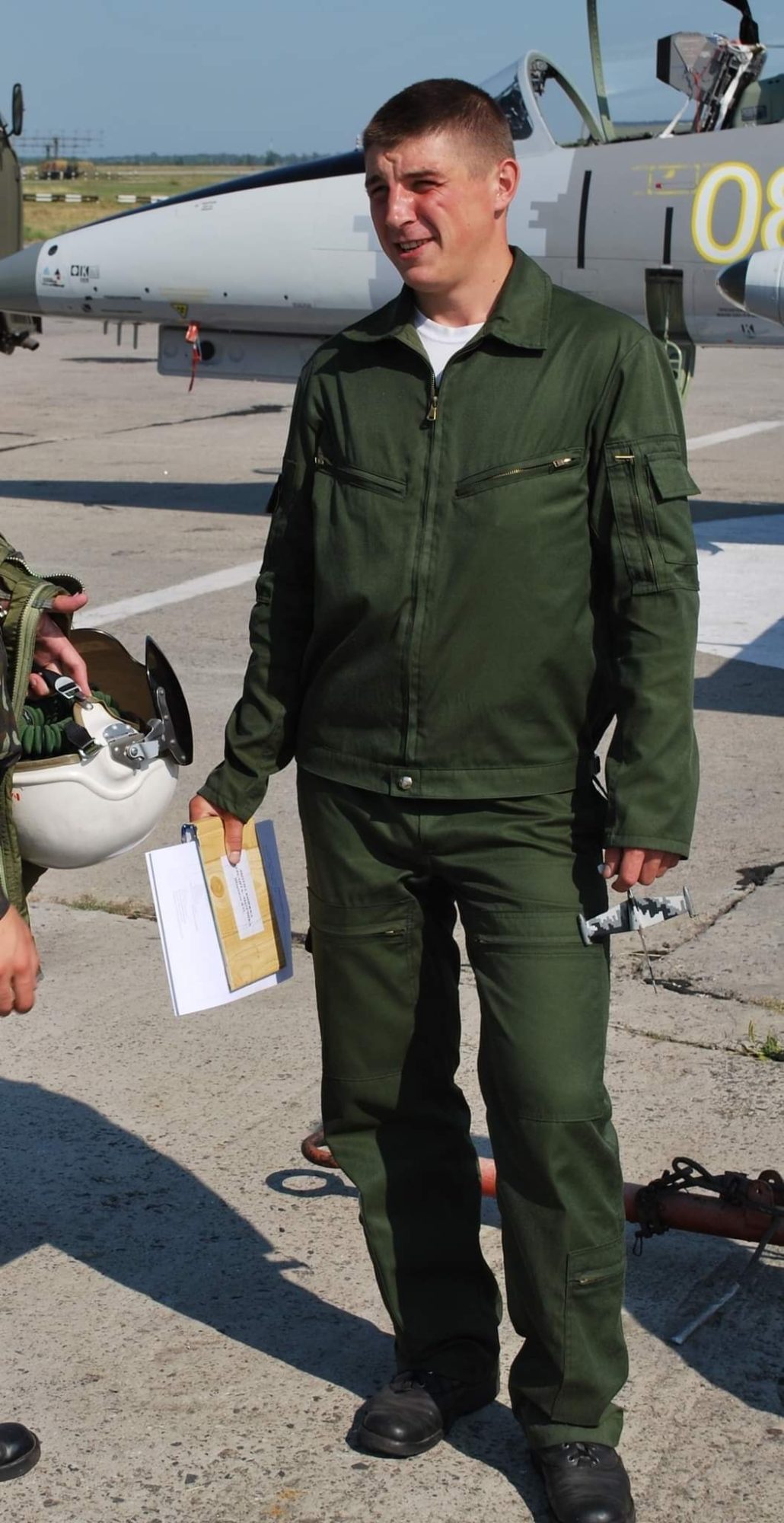 Герой Украины Степан Тарабалка на аэродроме