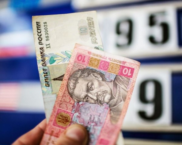 В т.н. “ДНР” ввели гривну и запретили снимать много рублей. Что изменилось