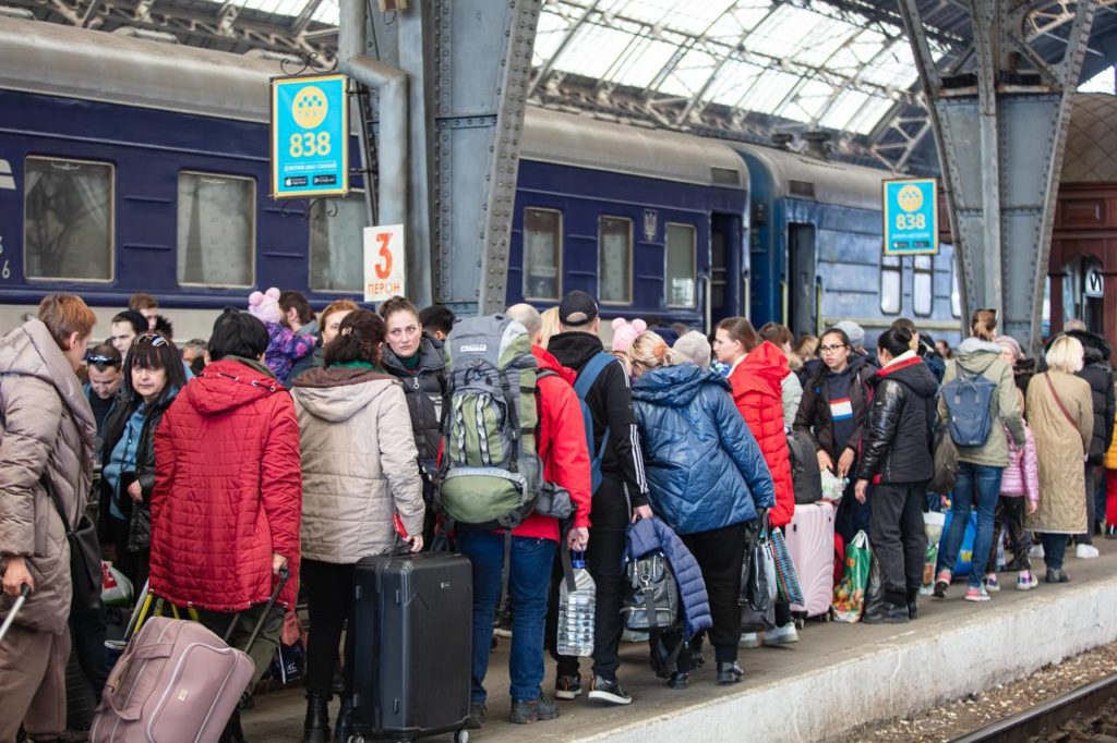 27 марта жители Донбасса могут эвакуироваться поездами на запад страны (список рейсов)