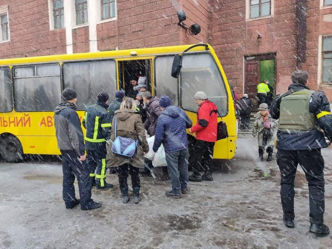 В Маріуполі розпочинається евакуація цивільних