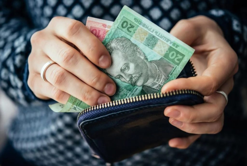 Украинским предпринимателям и наемным работникам выплатят 6500 грн. Кто получит деньги