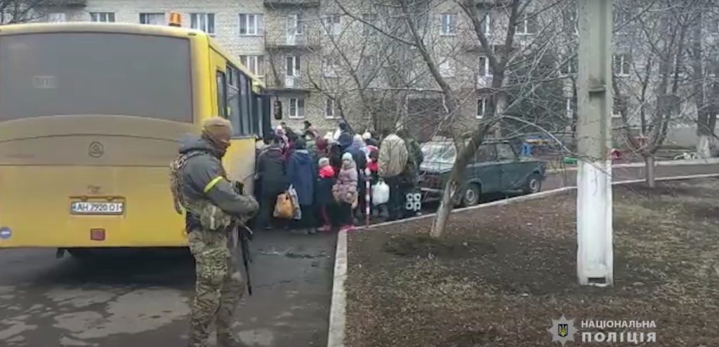 За 9 березня з Волновахи вдалося евакуювати 42 дитини та ще сотню дорослих. Імена (відео)