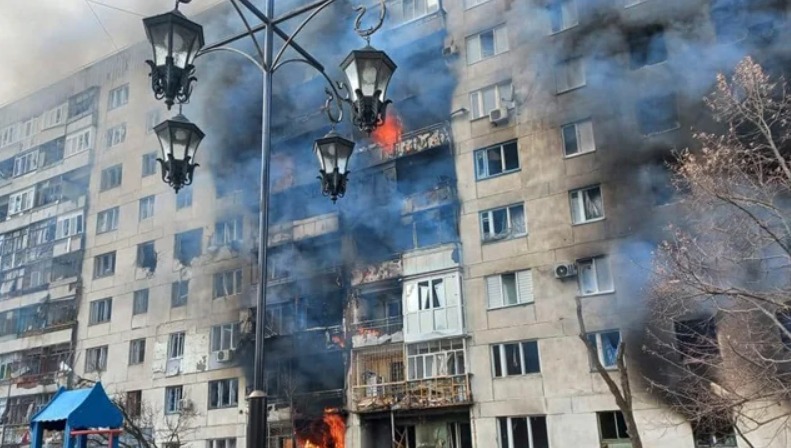 За одну ніч окупанти обстрілами підпалили майже 30 будинків у Рубіжному. Є загиблі, — Луганська ОВА