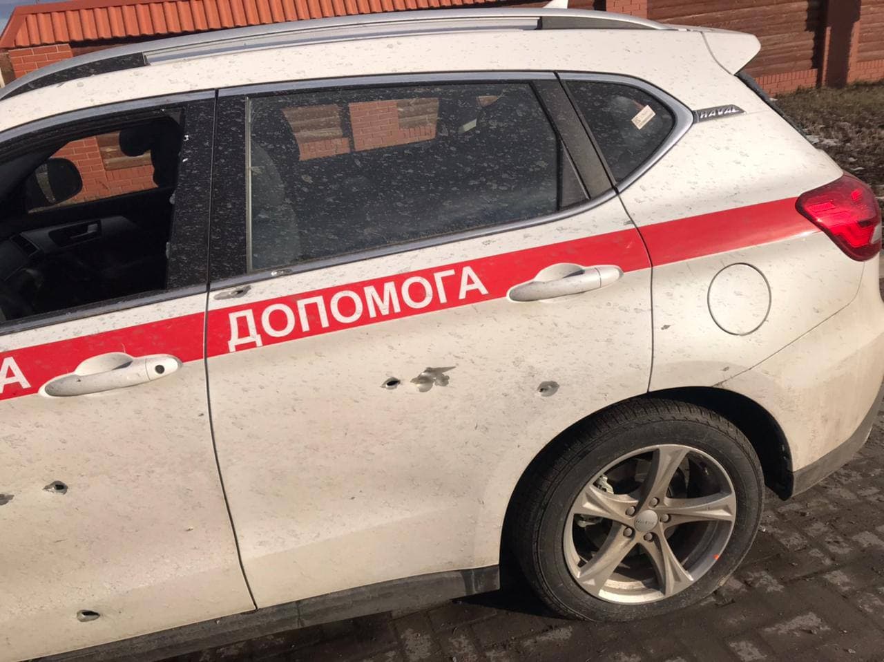 машину скорой помощи обстреляли в Северодонецке
