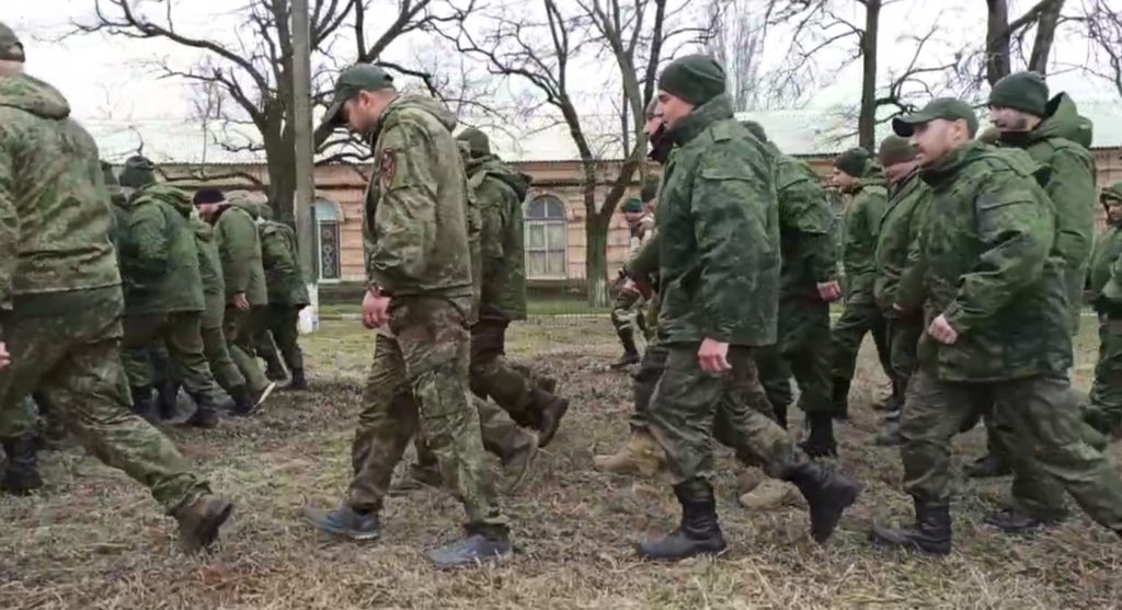 Росіяни використовують мобілізованих в ОРДЛО мирних мешканців як “гарматне м’ясо”, щоб виявляти позиції ЗСУ, – розвідка
