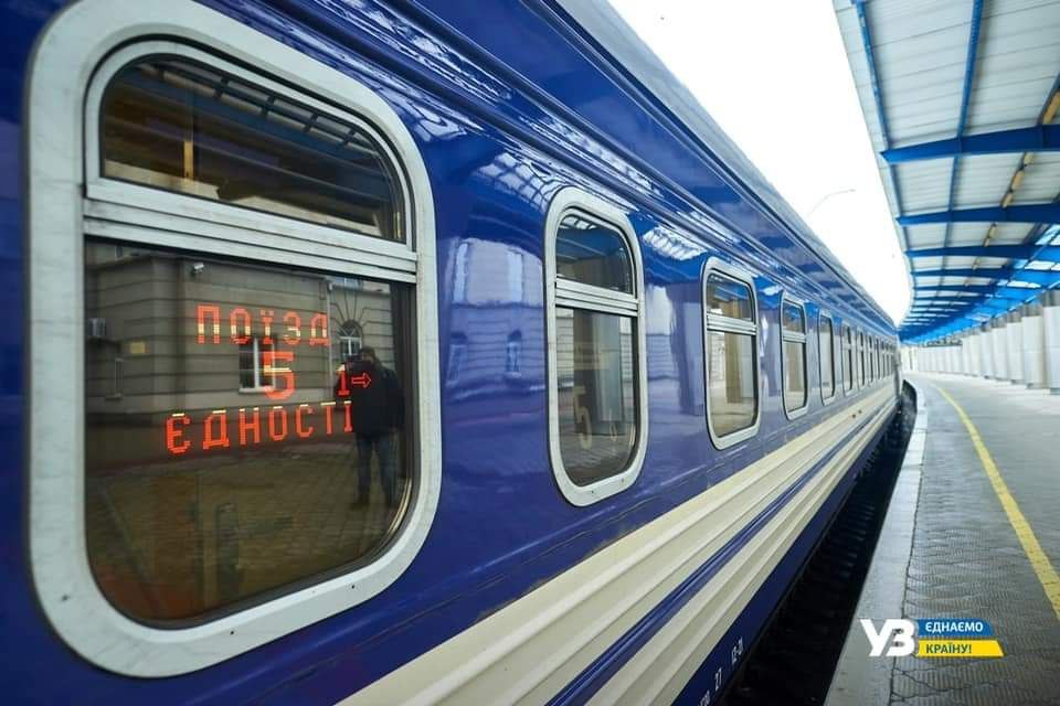 Укрзализныця возвращает платный проезд на все поезда, кроме эвакуационных