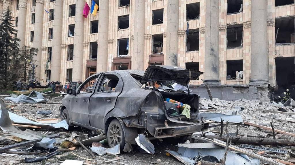 Российские оккупанты ударили по центру Харькова ракетой. Есть пострадавшие (ВИДЕО)