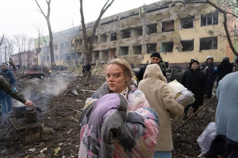 Обстрел больницы в Мариуполе: погибли 3 человека, среди которых есть ребенок. Еще 17 мариупольцев ранены