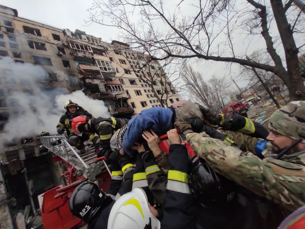 Война в Украине, день 18-й: гуманитарная колонна до Мариуполя не доехала, эвакуационные поезда с Донетчины отменили