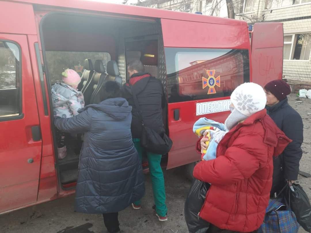 Война в Украине, день 27-й: на Краматорск россияне сбросили запрещенные фосфорные бомбы, а в Северодонецке обстреляли детскую больницу и очередь в магазин 5
