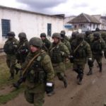 Росіяни надягають на маріупольців білі пов’язки, щоб українські військові плутали їх з окупантами, — “Азов”