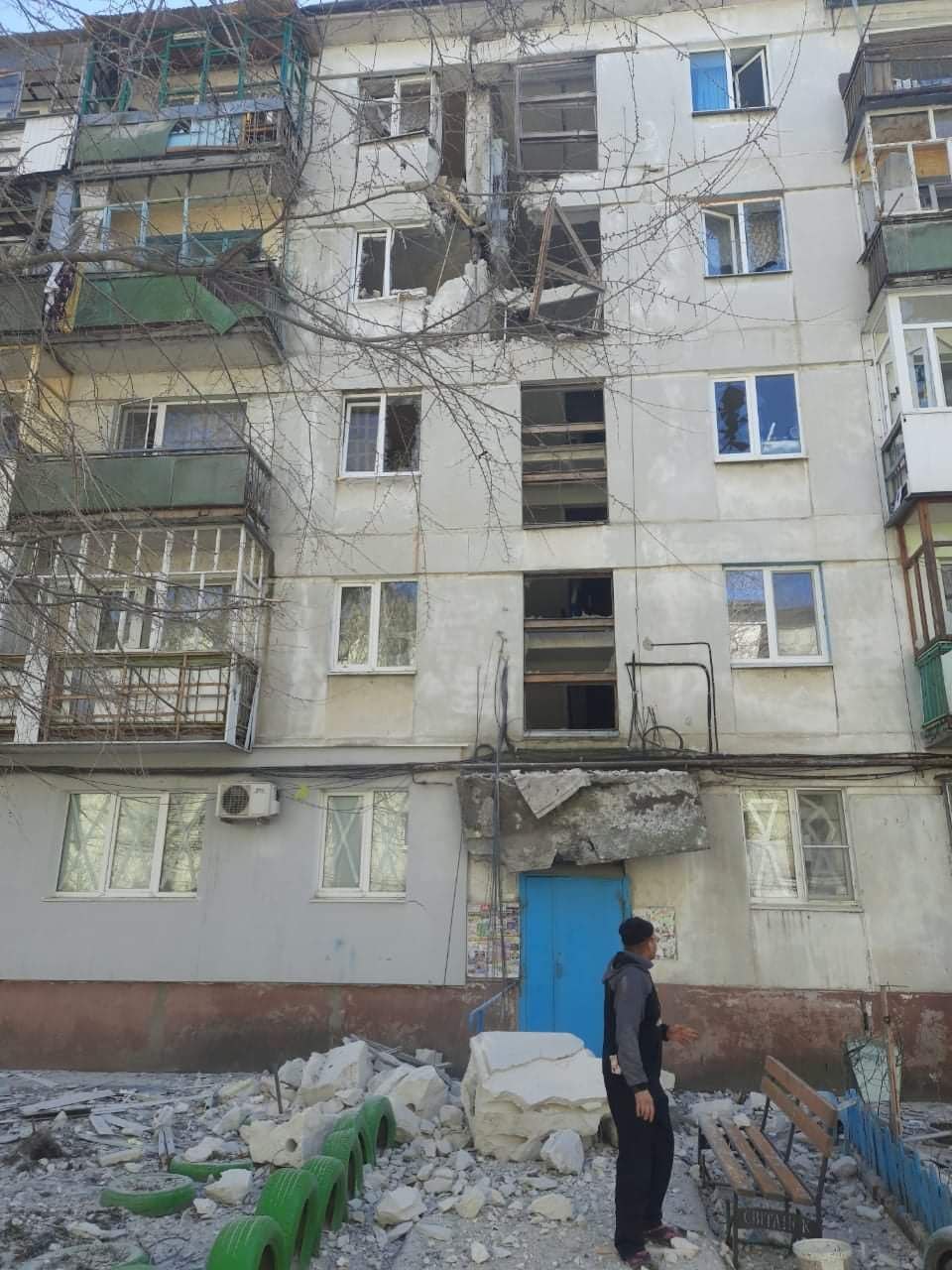 разрушенные дома в Луганской области